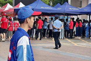 韩国著名歌手/肌肉男金钟国的篮球水平如何？